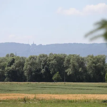 Art City-studio Kassel 10, Groß, Modern, Citynah, Kostenfreie Parkplätze, Süd-balkon, Ruhig, Herkulesblick, Voll Ausgestattet Apartment Niestetal