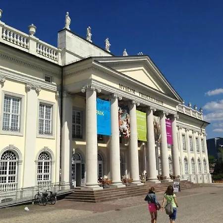 Art City-studio Kassel 10, Groß, Modern, Citynah, Kostenfreie Parkplätze, Süd-balkon, Ruhig, Herkulesblick, Voll Ausgestattet Apartment