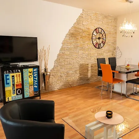 Art City-studio Kassel 10, Groß, Modern, Citynah, Kostenfreie Parkplätze, Süd-balkon, Ruhig, Herkulesblick, Voll Ausgestattet Apartment *