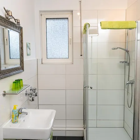 Art City-studio Kassel 10, Groß, Modern, Citynah, Kostenfreie Parkplätze, Süd-balkon, Ruhig, Herkulesblick, Voll Ausgestattet Apartment Niestetal